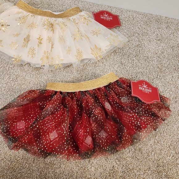 New with tags! Bundle of 2 Baby Girls Holiday Skirts size 0-3M - Picture 3 of 7